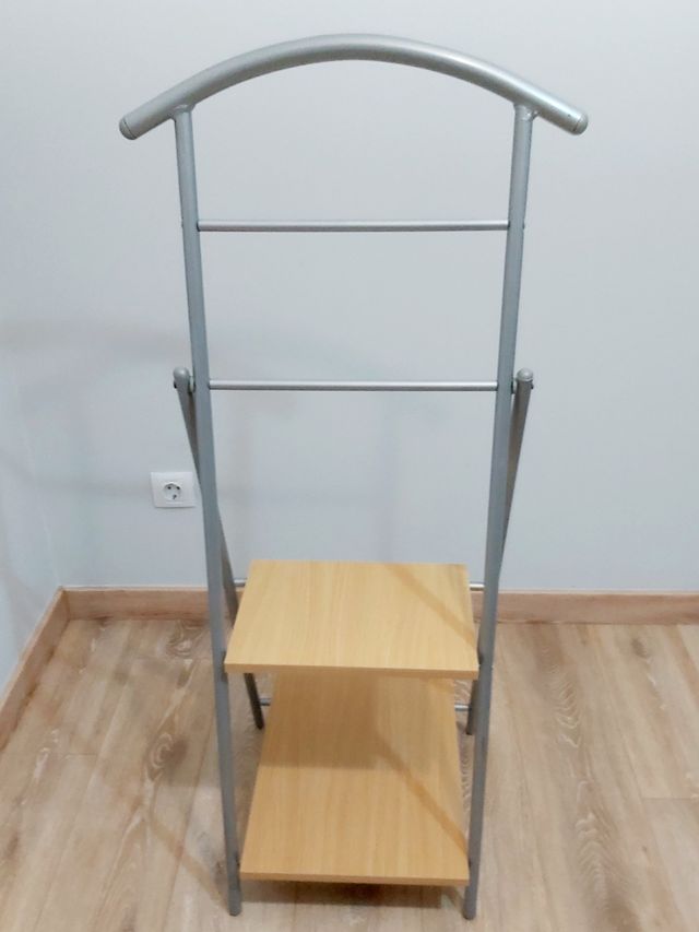 Galán de noche /perchero .Con  2 barras y 2 baldas