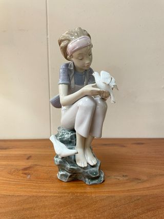 Figura Lladró 01008536 Jugando con las palomas