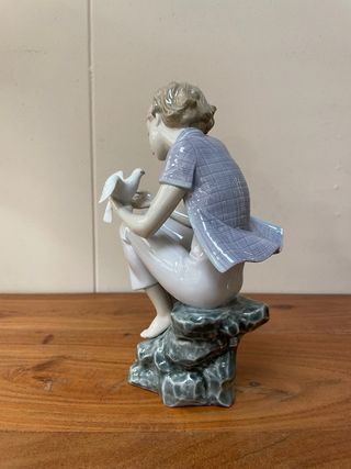 Figura Lladró 01008536 Jugando con las palomas