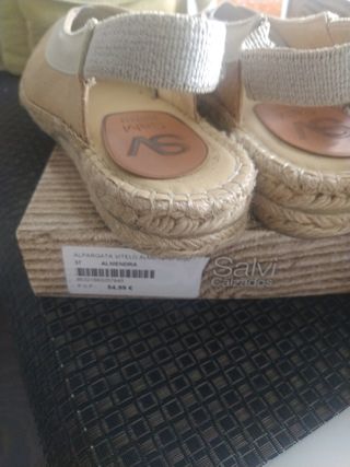 Alpargatas SV beige y marrón
