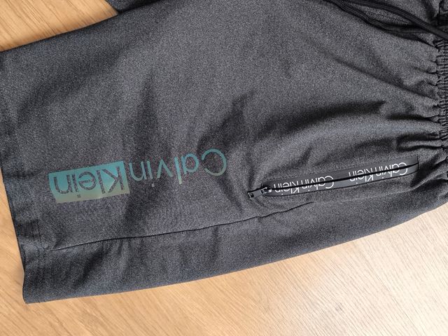 Pantalón corto Calvin Klein. M.