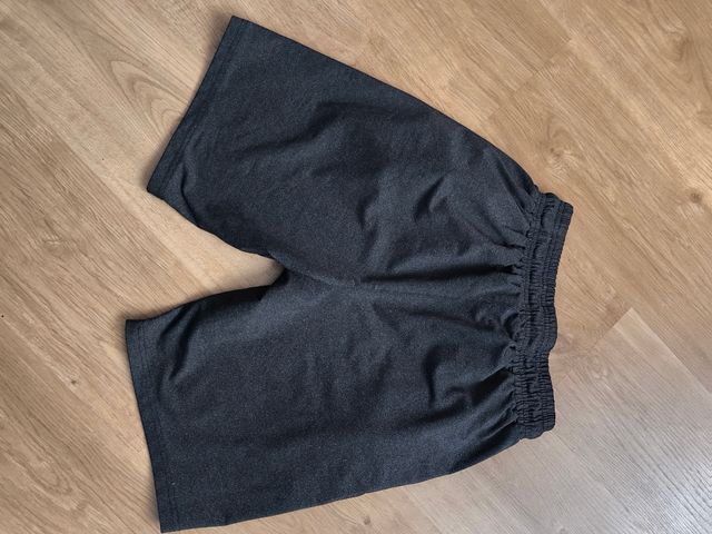 Pantalón corto Calvin Klein. M.