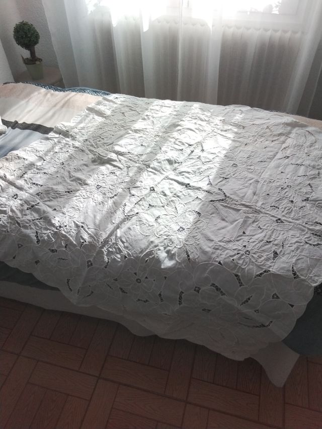 Sobremantel bordado