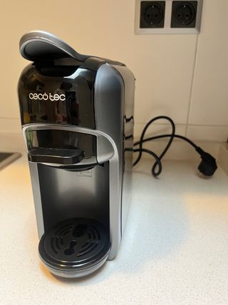 Cafetera Cecotec: café con cápsulas y molido.