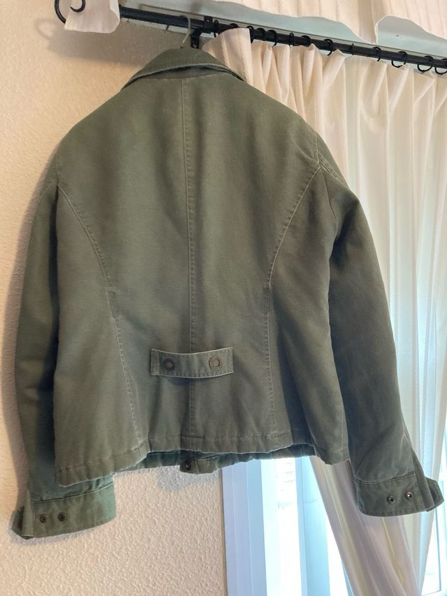 Chaqueta militar verde oliva