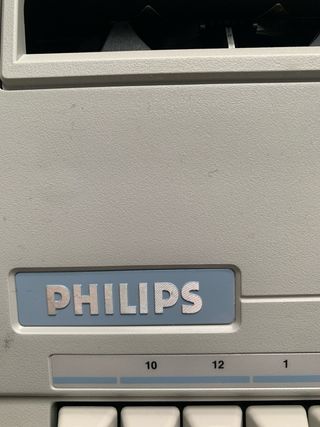 Maquina de escribir eléctrica vintage.