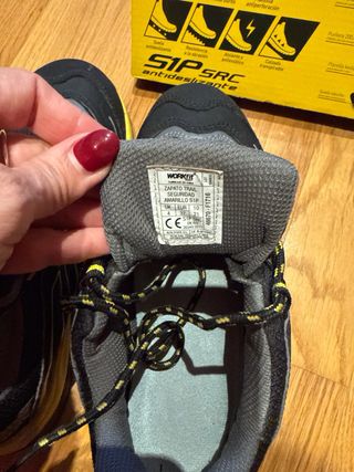 Zapatos seguridad WorkFit negros/amarillos