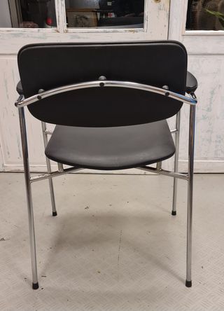Silla acero y negro 50s estilo de Pierre Guariche