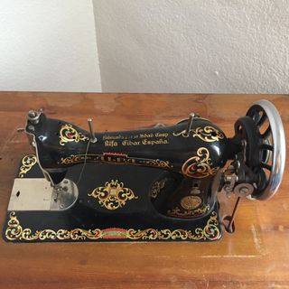 Maquina de Coser Antigua Alfa