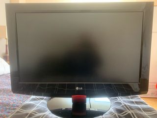 TV LG 32" + mesa madera