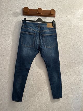 *Pantalón vaquero azul oscuro talla 40 Bershka