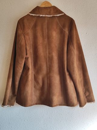 Chaqueta camel Duvami con forro de borreguito