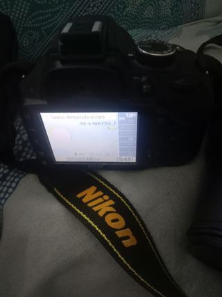 Cámara Nikon D3200 con objetivo Sigma