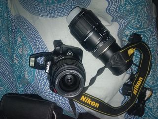 Cámara Nikon D3200 con objetivo Sigma