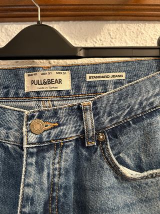 *Pantalón vaquero azul talla 40 Pull&Bear