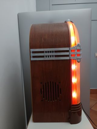Radio antigua con lector de discos y casette