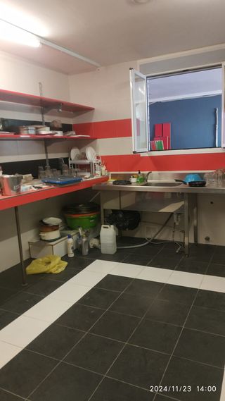 Cafetería equipada para trabajar