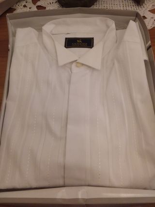 Camisa blanca de gala