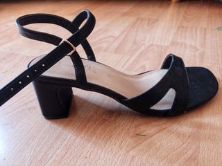 Sandalias negras tacón bajo 37