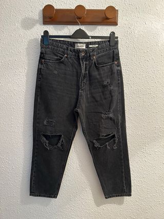*Pantalón vaquero negro talla 40 Pull&Bear