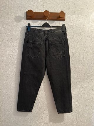 *Pantalón vaquero negro talla 40 Pull&Bear