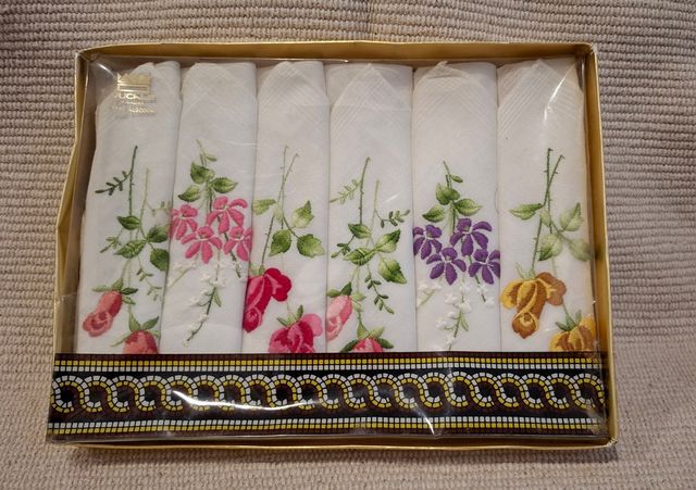 6 pañuelos algodón bordados