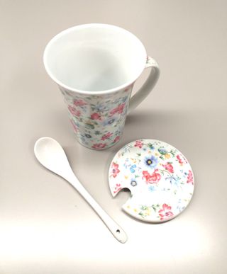 Tazza mug con cucchiaino e coperchio
