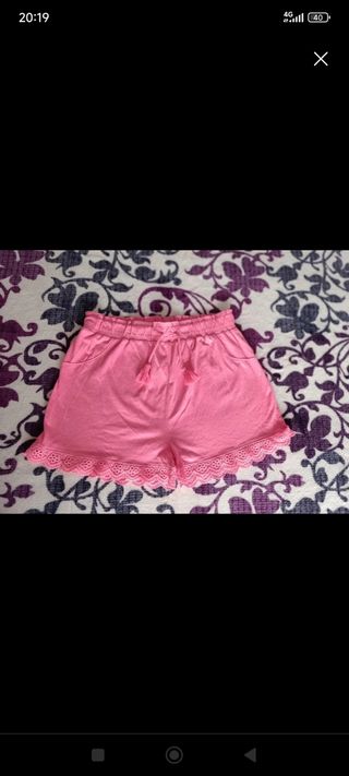 Ropa variada: pantalones , shorts, camisetas