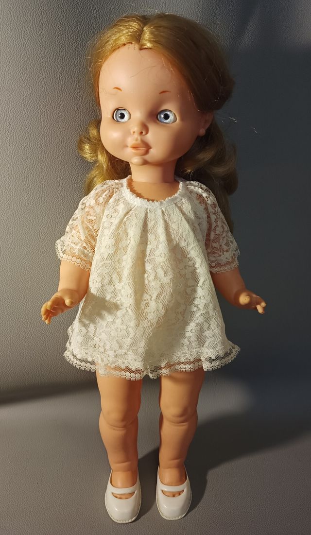 Muñeca Violeta de Famosa años 70