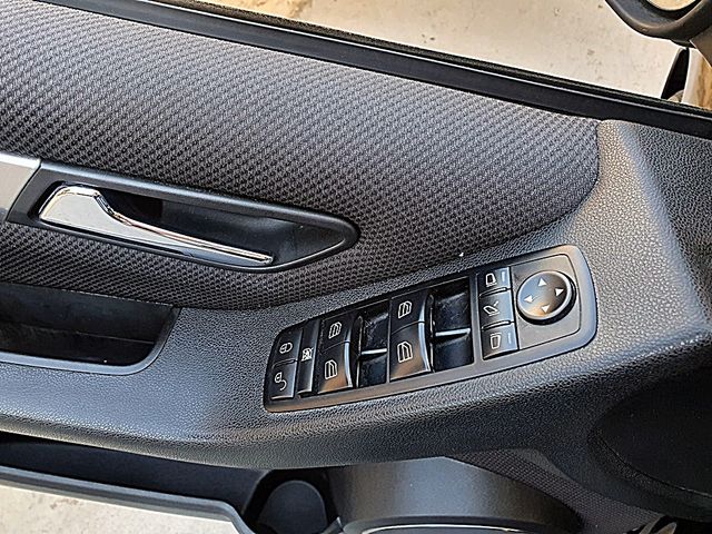 MB 200 CDI, Automático, llanta 17", espejos abatib