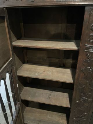 Aparador de madera antiguo