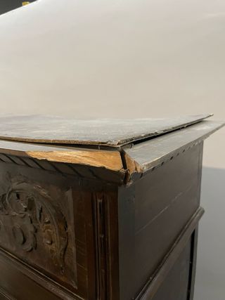 Aparador de madera antiguo