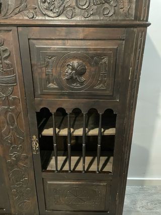 Aparador de madera antiguo