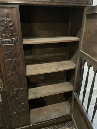 Aparador de madera antiguo