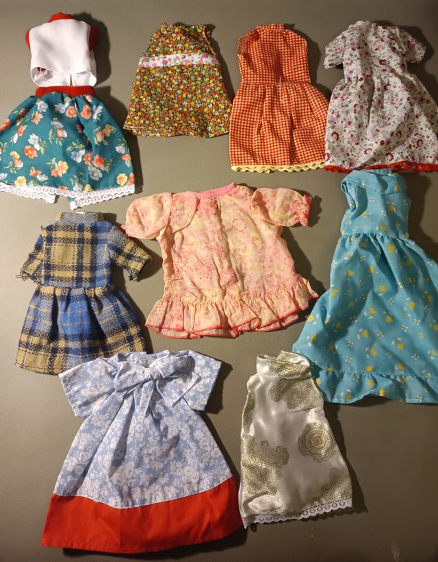Lote de 8 vestidos de KIKA y para muñeca Nancy ang
