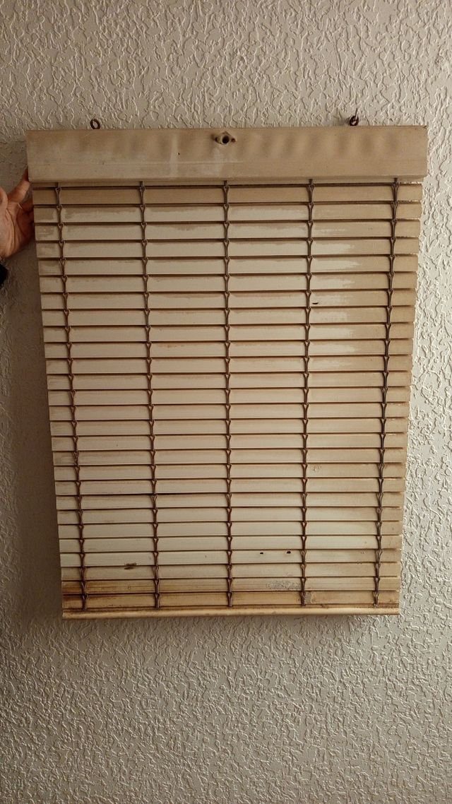 Persianas de plástico.