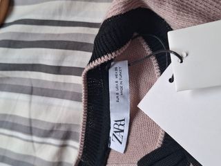 Top Zara rosa-negro volantes