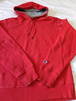 Magnífica sudadera Champion.