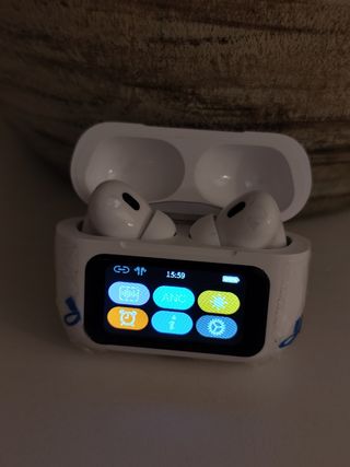 Auriculares imantados con pantalla táctil