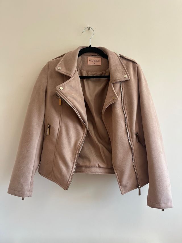 Cazadora ante Kelrebec rosa