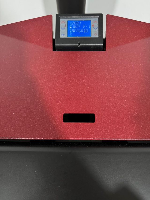 Estufa chimenea de pellets. Usada un invierno.