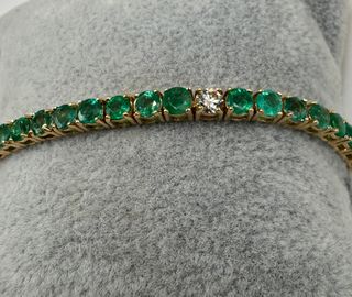 Pulsera de oro rosa de 18 kt con esmeraldas