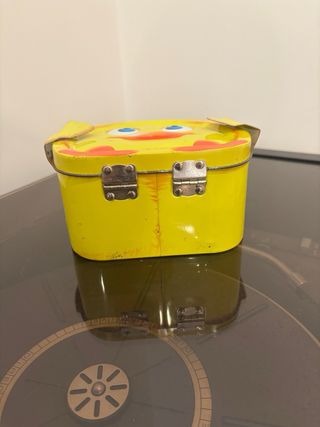 Kinder Ferrero Ovetto Latta Vintage Lunch Box