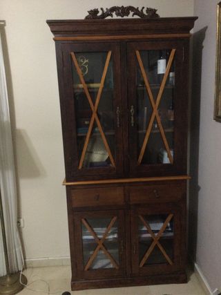 Vitrina de dos piezas