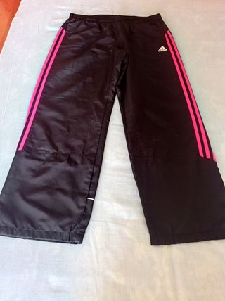 Pantalón de chándal Adidas.