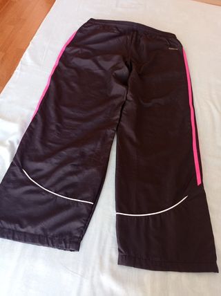 Pantalón de chándal Adidas.