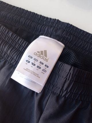 Pantalón de chándal Adidas.
