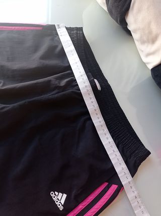 Pantalón de chándal Adidas.
