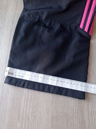 Pantalón de chándal Adidas.