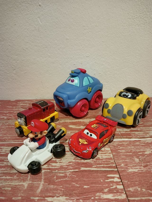 Lote 5 vehículos de juguete 
